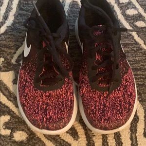 Girls Nike flex contact sneakers 3.5